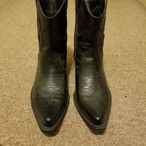 Black low-cut cowgirl boots Size 7